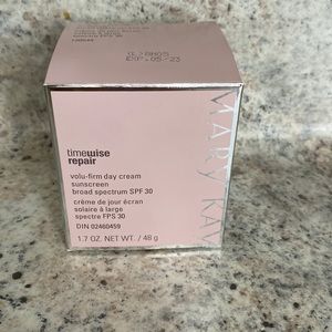 Mary Kay volu-firm day cream
